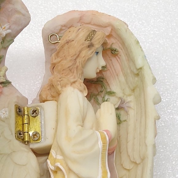 Vintage Angel's Embrace "Christmas Around the World" House of Lloyd Stock #5309 - Picture 10 of 16